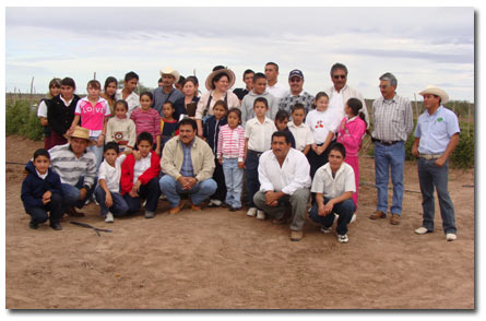 Participantes en el Proyecto del cultivo de tomate orgánico en Tepentu B.C.S. Participantes en el Proyecto del cultivo de tomate orgánico en Tepentu B.C.S.